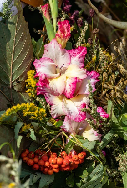 Blumenstrauß Aus Blumen Kräutern Und Früchten Die Das Symbol Des — Stockfoto