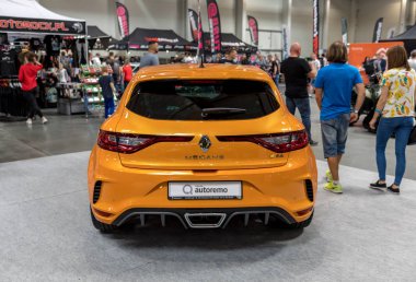  Cracow, Polonya-Mayıs 18, 2019: Renault Megane Cracow Polonya Moto Show 'da gösterilir. Katılımcı otomotiv endüstrisinin en ilginç yönlerini sunlar