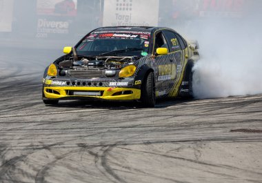 Cracow, Polonya - 18 Mayıs 2019: Drift araba Cracow Moto Show 5 baskısında eylem. Polonya. 
