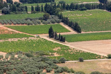 Ünlü Les Baux de Provence ortaçağ köyü, Güney Fransa'da vadiden Luberon panoramik görünüm