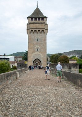Cahors, Fransa-15 Eylül 2018: LOT Nehri üzerinde Ortaçağ Pont Valentre, Cahors, lot, Fransa 