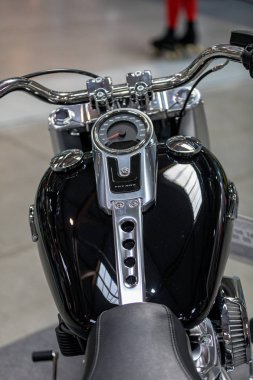  Cracow, Polonya-Mayıs 18, 2019: Harley Davidson motosiklet Krakow Moto Show 'da gösterilir. Polonya. Katılımcı otomotiv endüstrisinin en ilginç yönlerini sunlar