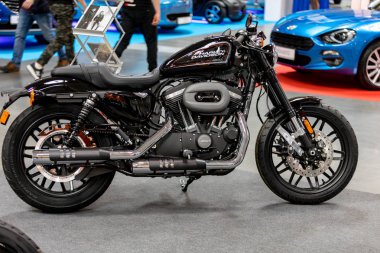  Cracow, Polonya-Mayıs 18, 2019: Harley Davidson motosiklet Krakow Moto Show 'da gösterilir. Polonya. Katılımcı otomotiv endüstrisinin en ilginç yönlerini sunlar