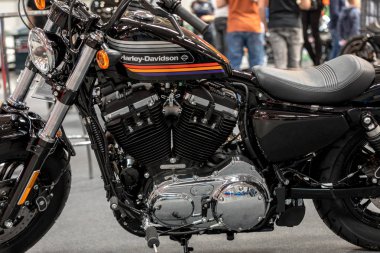  Cracow, Polonya-Mayıs 18, 2019: Harley Davidson motosiklet Krakow Moto Show 'da gösterilir. Polonya. Katılımcı otomotiv endüstrisinin en ilginç yönlerini sunlar
