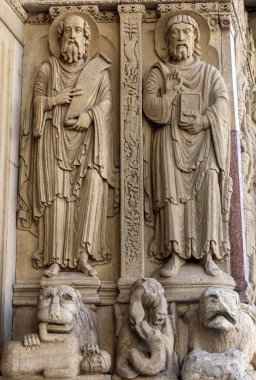 Havariler Batı Portal'da Saint Trophime Katedrali Arles, Fransa heykelleri. Bouches-du-Rhône, Fransa