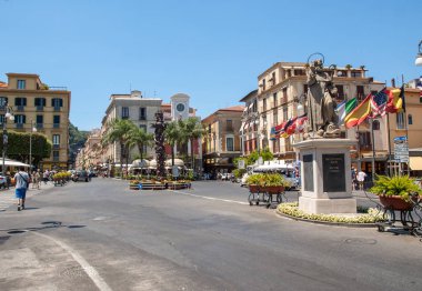 Sorrento, İtalya - 12 Haziran 2017: Piazza Tasso, Sorrento'nun ana meydanı, İtalya.