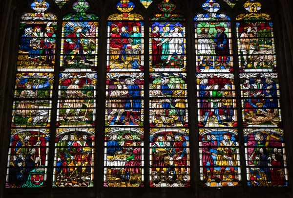 法国特鲁依斯 2018年8月31日 特鲁依斯大教堂彩色彩色玻璃窗户 献给圣彼得和圣保罗 Franc — 图库照片
