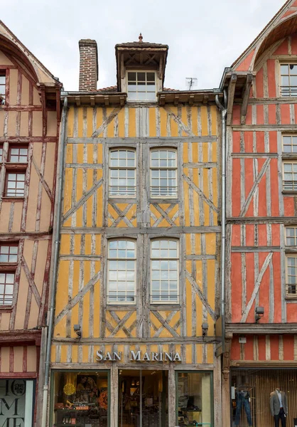 2018年8月31日フランス トロワ シャンパーニュ地方のオーブ県の州都トロワの旧市街の眺め フランスだ 半木造家屋 主に16世紀 の多くが旧市街に現存している — ストック写真
