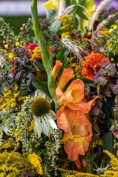 Bouquet Fleuriste Fleurs Herbes Fruits Qui Sont Symbole Été — Photo