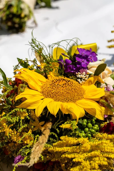 Bouquet Fleuriste Fleurs Herbes Fruits Qui Sont Symbole Été — Photo