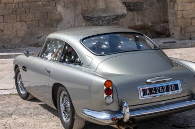 Matera, İtalya - 15 Eylül 2019: Aston Martin DB5, Matera, İtalya 'da 