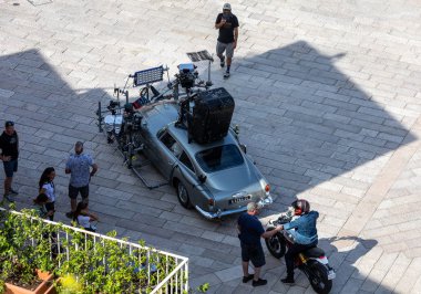 Matera, İtalya - 15 Eylül 2019: Bond 25, Aston Martin DB5 Sassi, Matera, İtalya 'da 