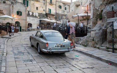 Matera, İtalya - 15 Eylül 2019: Aston Martin DB5, Matera, İtalya 'da 