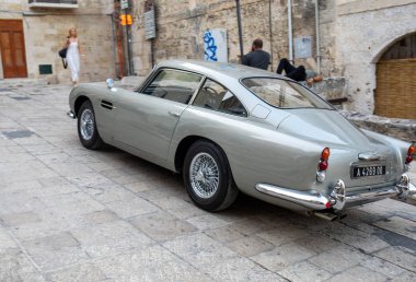 Matera, İtalya - 17 Eylül 2019: Aston Martin DB5, Matera, İtalya 'da 