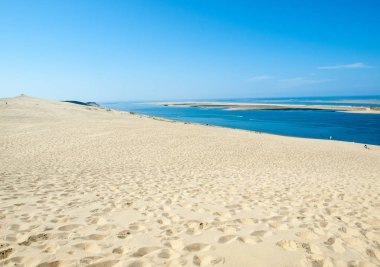 Avrupa 'nın en uzun kum tepeciği olan Pilat Kumulundan bir görüntü. La Teste-de-Buch, Arcachon Körfezi, Aquitaine, Fransa 