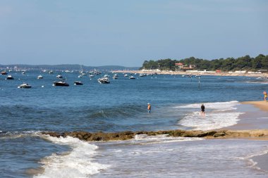 Arcachon, Fransa-10 Eylül 2018: Archachon Körfezi, Gironde, Fransa 'da demirlemiş tekneler