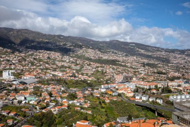 Panoramik Funchal, Madeira Adası üzerinde. Portekiz 