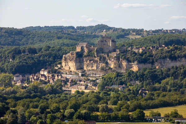 Középkori Beynac Kastély Egy Mészkő Sziklán Emelkedik Dordogne Folyó Fölé — Stock Fotó
