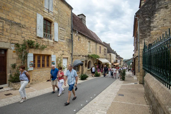 Domme Frankrijk September 2018 Toeristen Wandelen Door Hoofdstraat Het Dordogne — Stockfoto