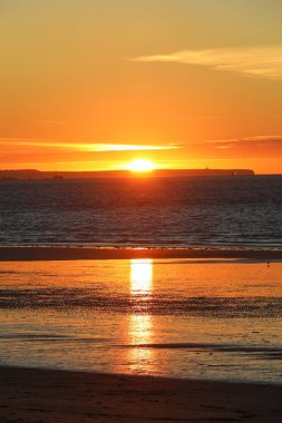 Saint Malo, Brittany, Fransa sahilinden gün batımı manzarası