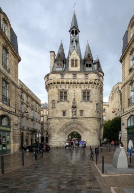 Bordeaux, Fransa - 9 Eylül 2018: Şehir Kapısı Cailhau, Ortaçağ Kapısı Bordeaux, Gironde Bölümü, Fransa