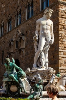 Florence, İtalya - 8 Eylül 2011: Bartolomeo Ammannati 'nin Neptün Çeşmesi, Piazza della Signoria, Floransa, İtalya