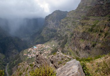 Rahibeler Vadisi, Portekiz, Madeira Adası 'ndaki Curral das Freiras.