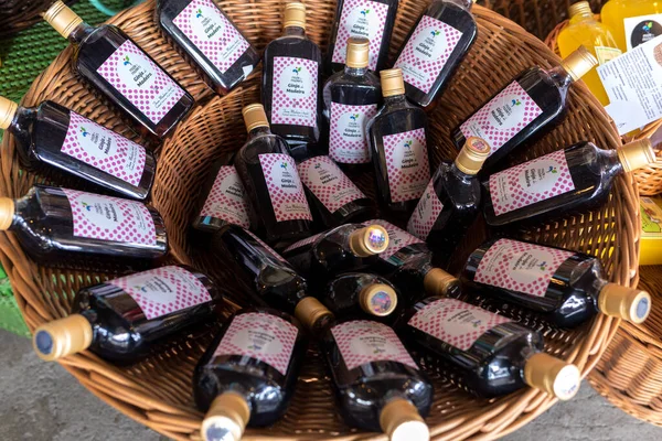 Funchal Madeira Portugal April 2018 Bottles Ginja Madeira Wicker Basket — Stock Photo, Image