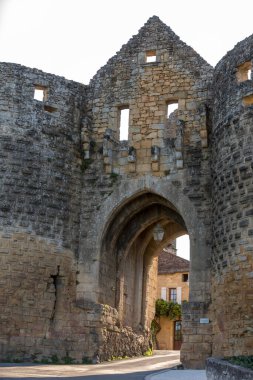 Porte des Tours, ortaçağ şehir kapısı, Domme, Dordogne, Aquitaine, Fransa, Avrupa