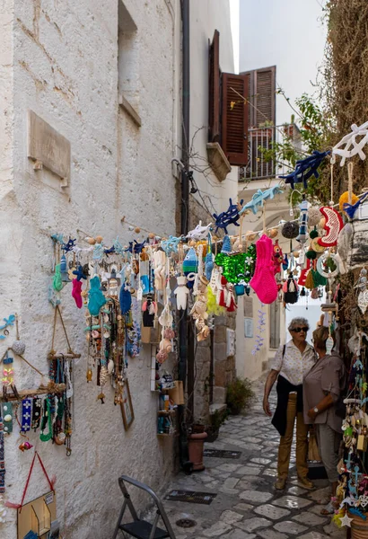 Polignano Mare Italia Septiembre 2019 Expositor Tienda Con Recuerdos Hechos — Foto de Stock