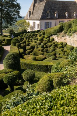 Dordogne, Fransa - 3 Eylül 2018: Jardins de Marqueyssac Fransa'nın Dordogne bölgedeki bahçelerde budama sanatı