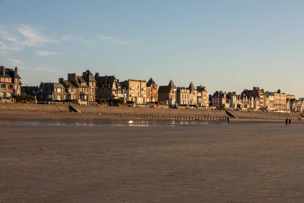 Malo Frankrike September 2018 Stranden Kvällssolen Och Byggnader Längs Strandpromenaden — Stockfoto