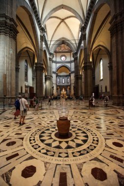 Florence, İtalya - 8 Eylül 2011 Floransa - Duomo. Floransa 'daki Santa Maria del Fiore katedralinin ana güvertesi. İtalya