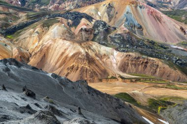 Fjallabak Doğa Rezervi 'ndeki Landmannalaugar volkanik dağları. İzlanda