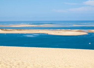 Avrupa 'nın en uzun kum tepeciği olan Pilat Kumulundan bir görüntü. La Teste-de-Buch, Arcachon Körfezi, Aquitaine, Fransa 