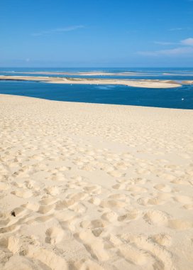 Avrupa 'nın en uzun kum tepeciği olan Pilat Kumulundan bir görüntü. La Teste-de-Buch, Arcachon Körfezi, Aquitaine, Fransa 