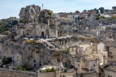Matera, İtalya - 15 Eylül 2019: Sassi di Matera 'daki Santa Maria di Idris Kilisesi Matera şehrinin tarihi bir bölgesi. Basilicata. İtalya