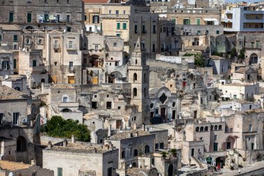 Matera, İtalya - 15 Eylül 2019: Matera şehrinin tarihi bir bölgesi olan Sassi di Matera 'nın tarihi mağara konutlarıyla tanınıyor. Basilicata. İtalya