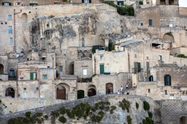 VMatera, İtalya - 14 Eylül 2019: Matera şehrinde tarihi bir bölge olan Sassi di Matera 'nın tarihi mağara konutlarıyla tanınıyor. Basilicata. İtalya