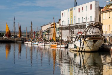 Cesenatico, Emilia Romagna, İtalya - 10 Eylül 2019: Leonardo da Vinci ve Adriyatik deniz kıyısındaki Cesenatico 'nun tasarladığı liman kanalı 