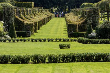 Dordogne 'daki güzel Jardins du Manoir d Eyrignac. Fransa 