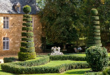 Dordogne 'daki güzel Jardins du Manoir d Eyrignac. Fransa 