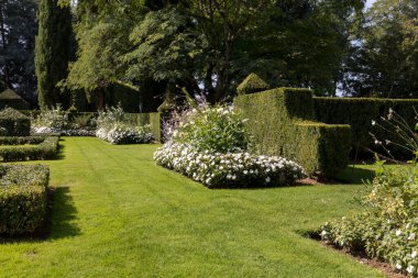 Dordogne 'daki güzel Jardins du Manoir d Eyrignac. Fransa 