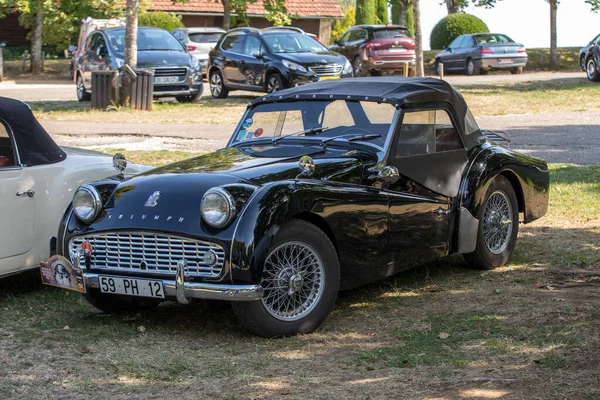 Eyrignac, Fransa - 2 Eylül 2018: Triumph TR3 Car Park Etrignac, Dordogne. Fransa