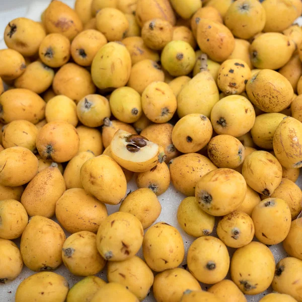 メルカド ラブラドーレスの新鮮なエキゾチックな果物 ポルトガルのマデイラ州フンシャル — ストック写真