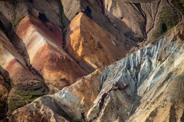 Fjallabak Doğa Rezervi 'ndeki Landmannalaugar volkanik dağları. İzlanda