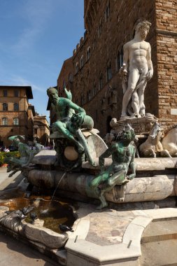 Florence, İtalya - 8 Eylül 2011: Bartolomeo Ammannati 'nin Neptün Çeşmesi, Piazza della Signoria, Floransa, İtalya