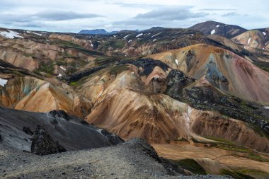 Fjallabak Doğa Rezervi 'ndeki Landmannalaugar volkanik dağları. İzlanda
