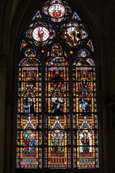 法国特鲁依斯 2018年8月31日 特鲁依斯大教堂彩色彩色玻璃窗户 献给圣彼得和圣保罗 Franc — 图库照片