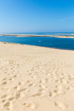 Avrupa 'nın en uzun kum tepeciği olan Pilat Kumulundan bir görüntü. La Teste-de-Buch, Arcachon Körfezi, Aquitaine, Fransa 
